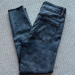 Vervet women’s ankle stretch distressed jeans 28x26